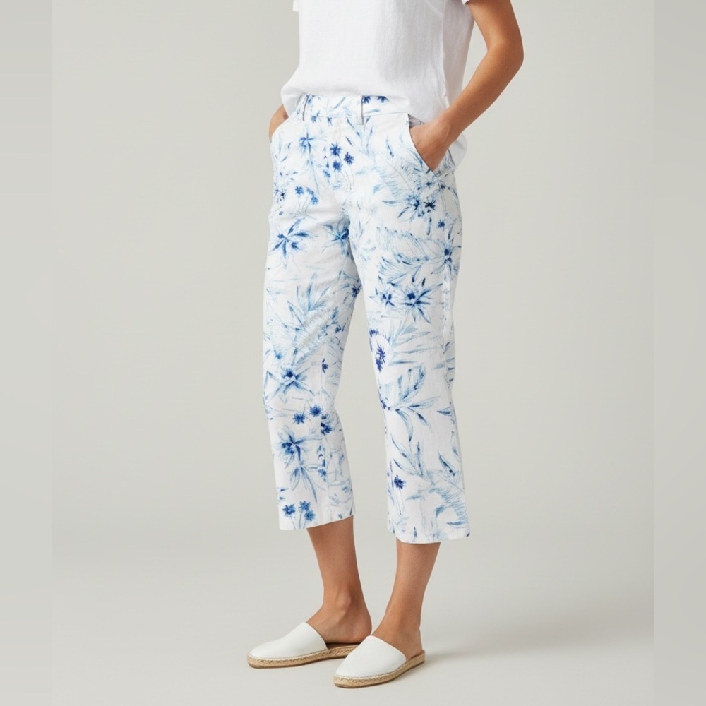 Villager ladies, Capri 100% cotton pant white with blue floral design NWOT 10